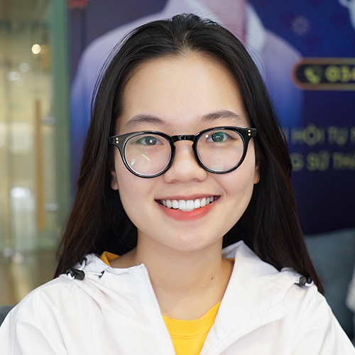 Răng của em giờ sáng hơn, tươi hơn, đều hơn lúc trước. Em rất thích và tự tin hơn mỗi khi giao tiếp.