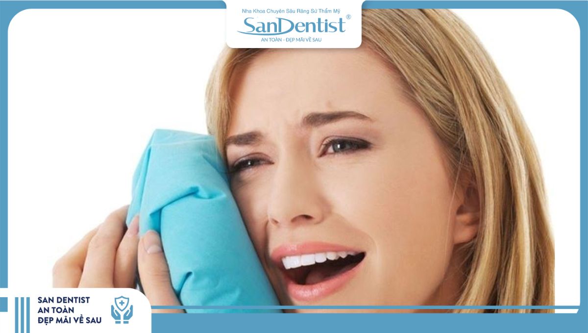 Chườm đá lạnh lên vùng đau buốt giúp làm giảm cảm giác bị ê buốt