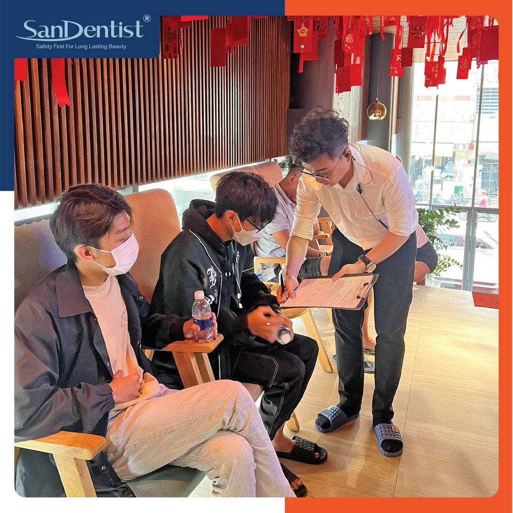 Khuyết cổ chân răng là bệnh gì? Khắc phục ra sao?