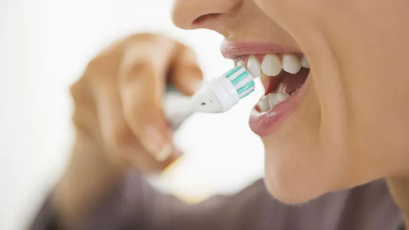 Không đánh răng trước khi ngủ có thể tổn thương tim