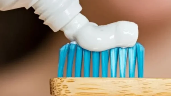 Tác hại của việc nuốt kem đánh răng như thế nào?