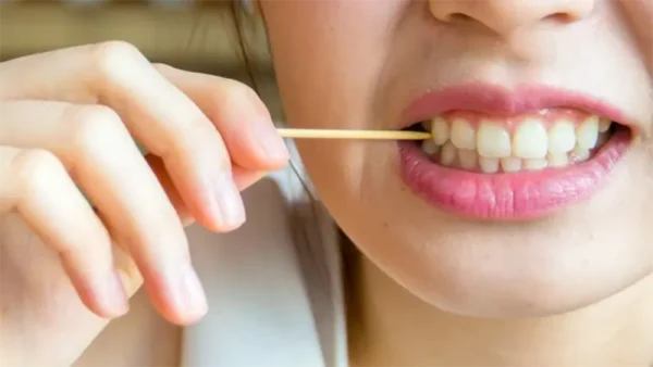 Tại sao không nên sử dụng tăm xỉa răng?