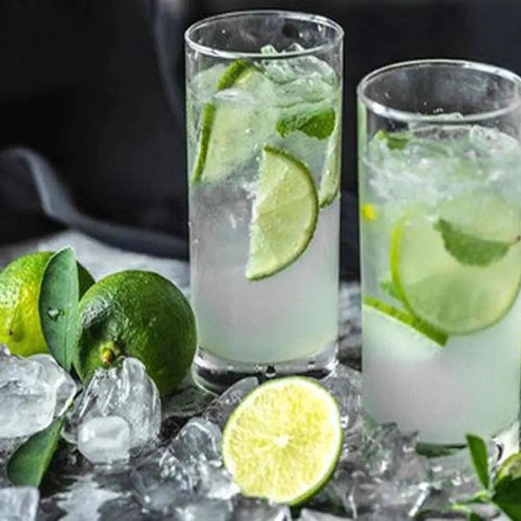 Uống nước chanh giải nhiệt có thể gây hại cho răng miệng