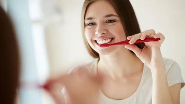 Cách duy trì sức khỏe răng miệng trong mùa hè