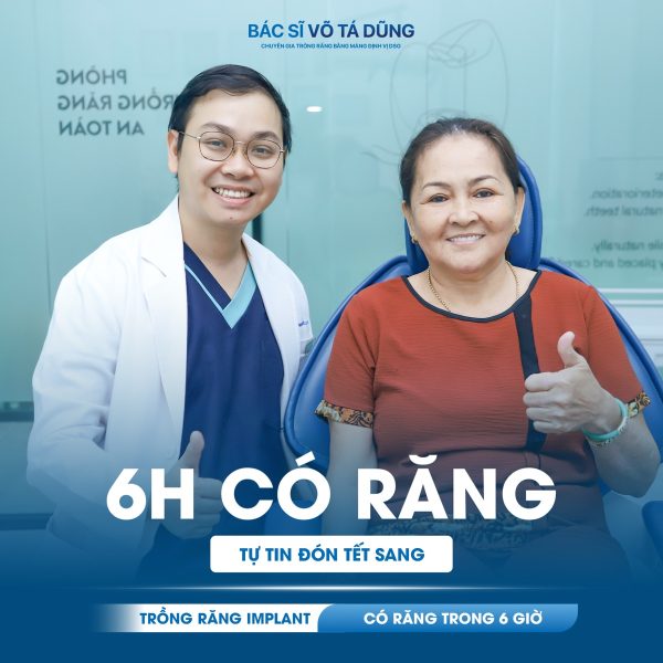 Cô khách hàng giơ ngón tay cái sau 6 giờ trồng răng Implant cùng BS Võ Tá Dũng