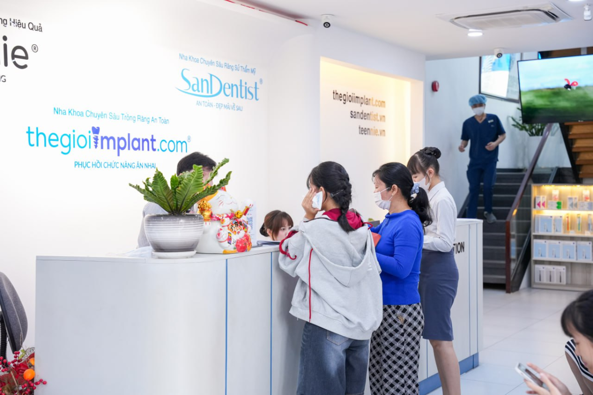 Khi nào nên đưa trẻ đi khám răng lần đầu? Hướng dẫn cho ba mẹ