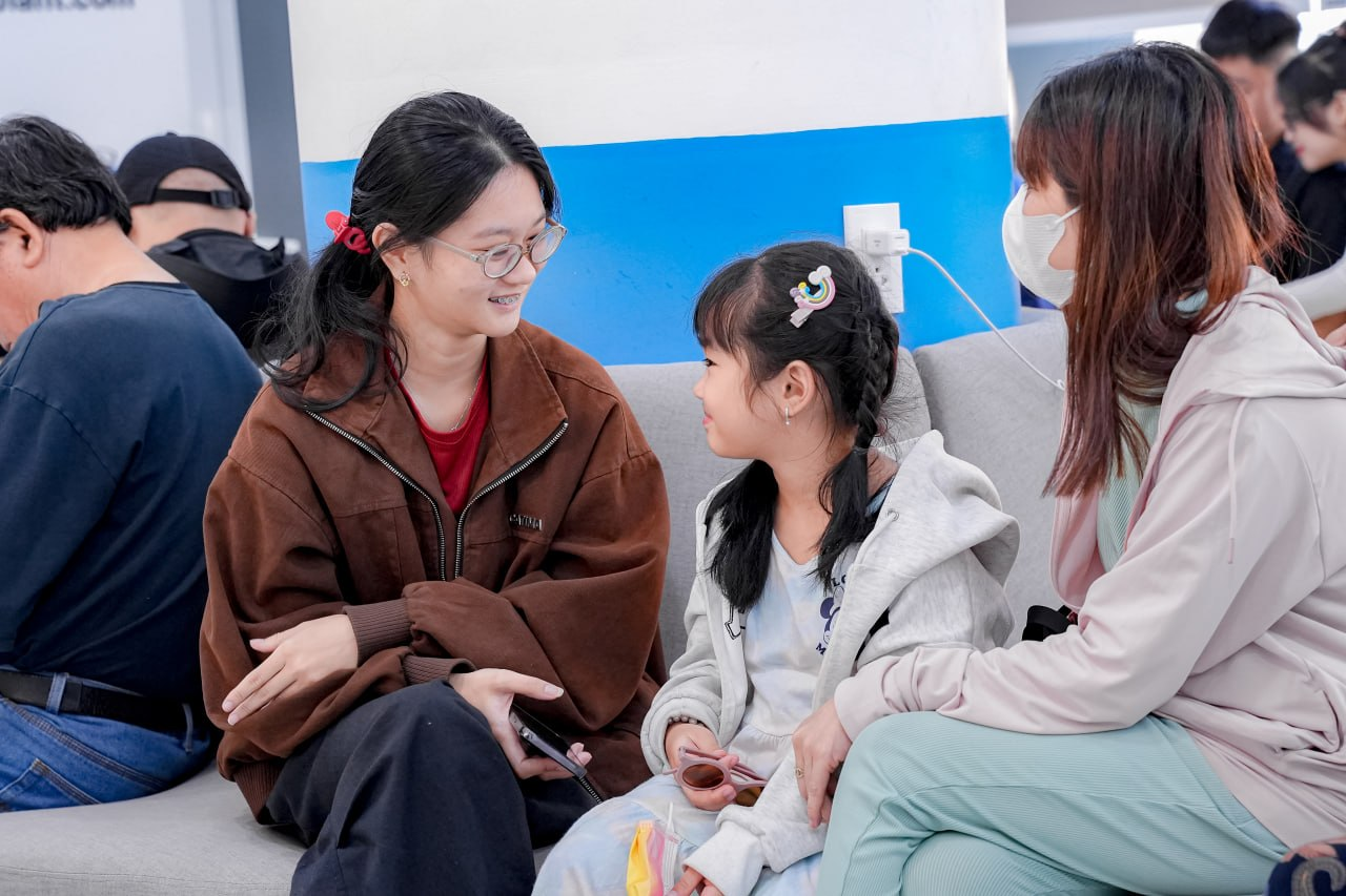 Khi nào nên đưa trẻ đi khám răng lần đầu? Hướng dẫn cho ba mẹ