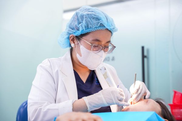 Chăm sóc khách hàng sau nhổ răng khôn tại San Dentist