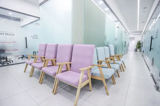 Khu ghế chờ khách hàng San Dentist